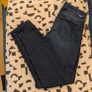 The Looker Skinny in The Missing Hour